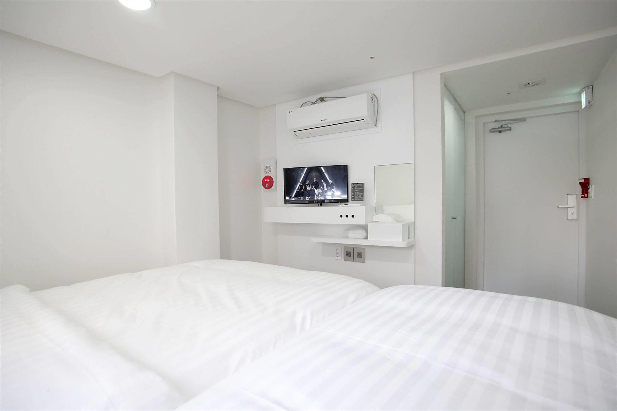 K-Pop Hotel Seoul Tower Esterno foto